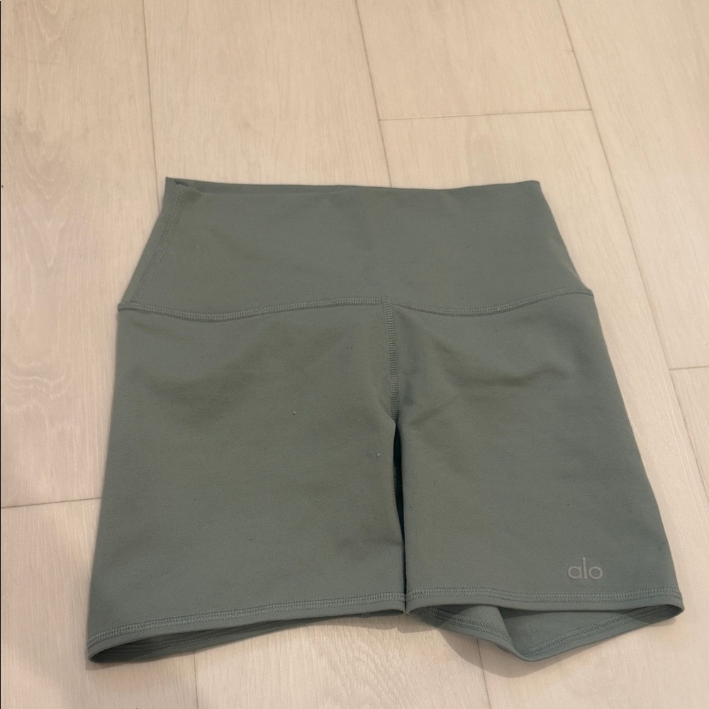 ALO Yoga Women's Olive Bike Shorts